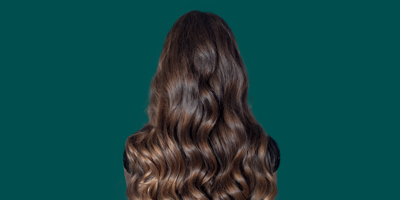 العناية بالشعر المجعد: نصائح وتقنيات لتسهيل التحكم والعناية بالشعر المجعد