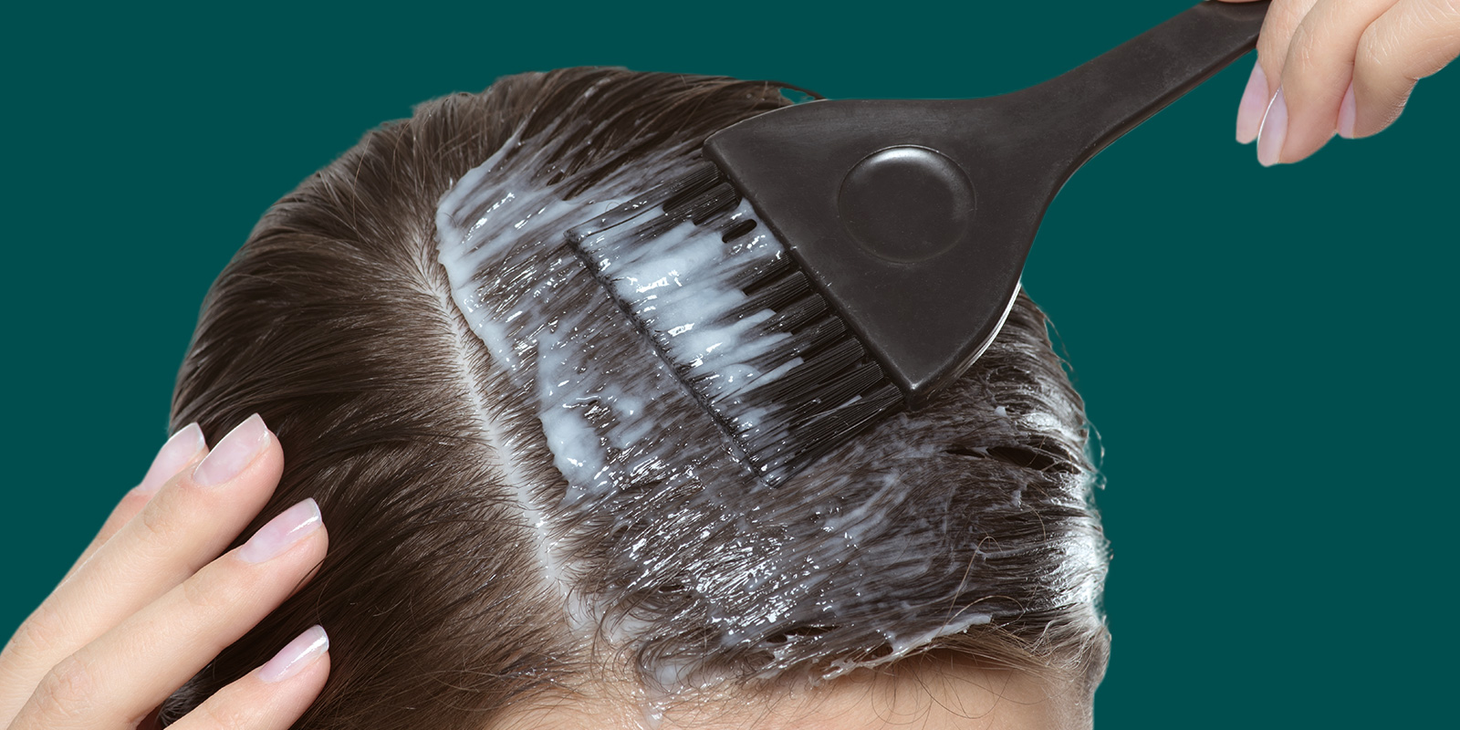 صبغة جذور الشعر في البيت خطوة بخطوة