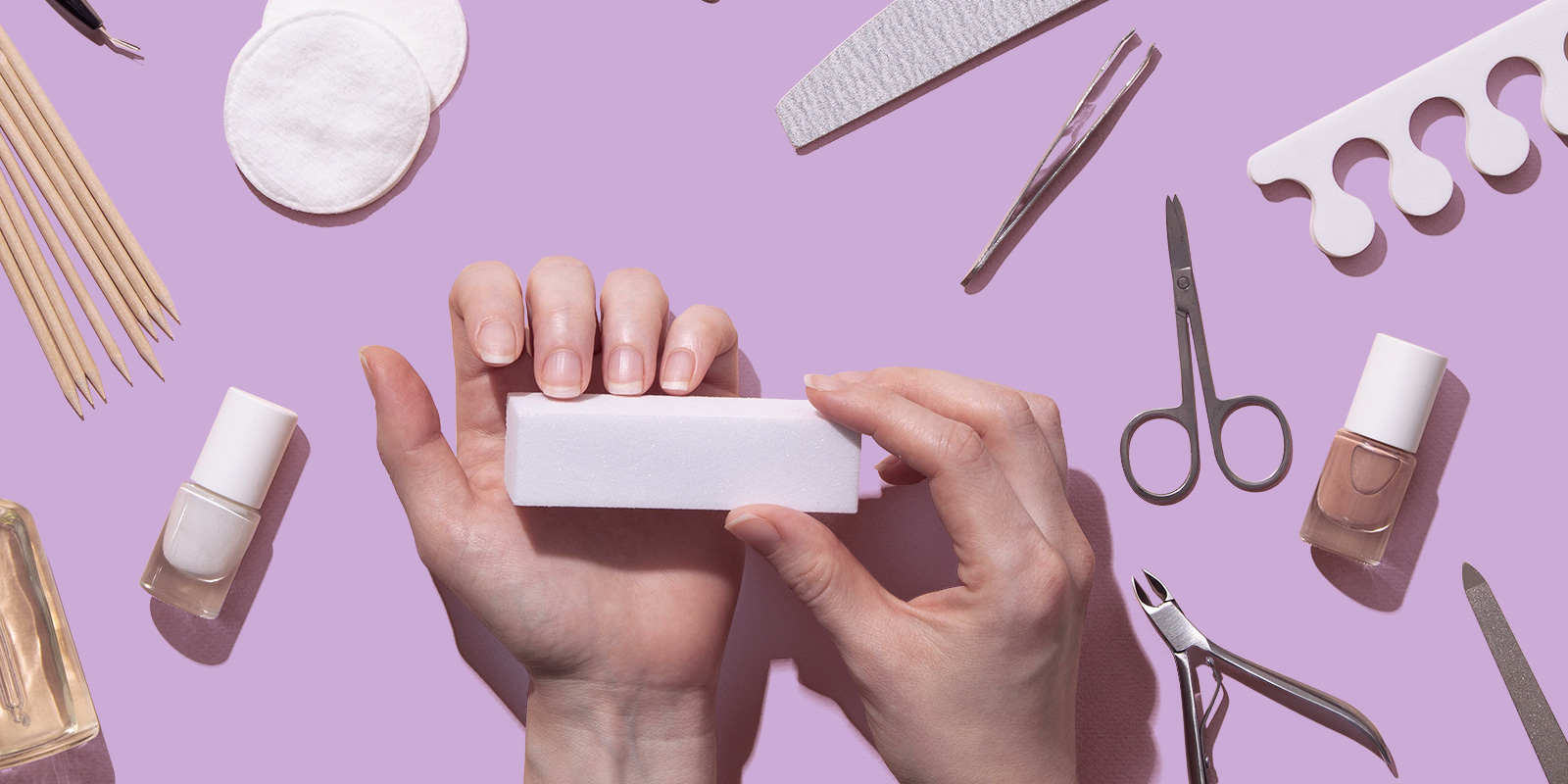 دليل العناية بالأظافر أثناء الحمل والرضاعة: 5 نصائح للأمهات لجمال صحي