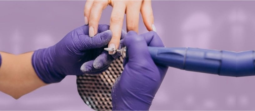 تمتّعي بأظافر طبيعية وصحية: بخدمة ازالة شيلاك